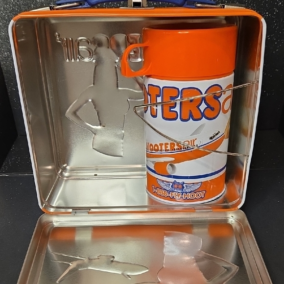 Rare Hooters Air Blue and Orange Lunchbox with Thermos And Hat - Picture 6 of 10